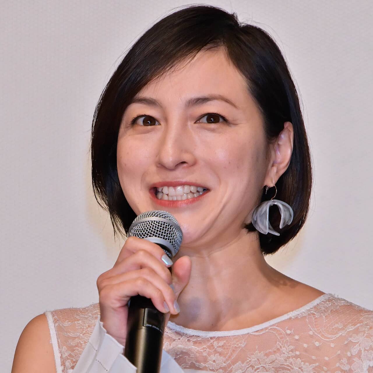 広末涼子「魔性の女」健在に喝采！スポンサーに4億円賠償金!?  中華圏で連日芸能トップの真相