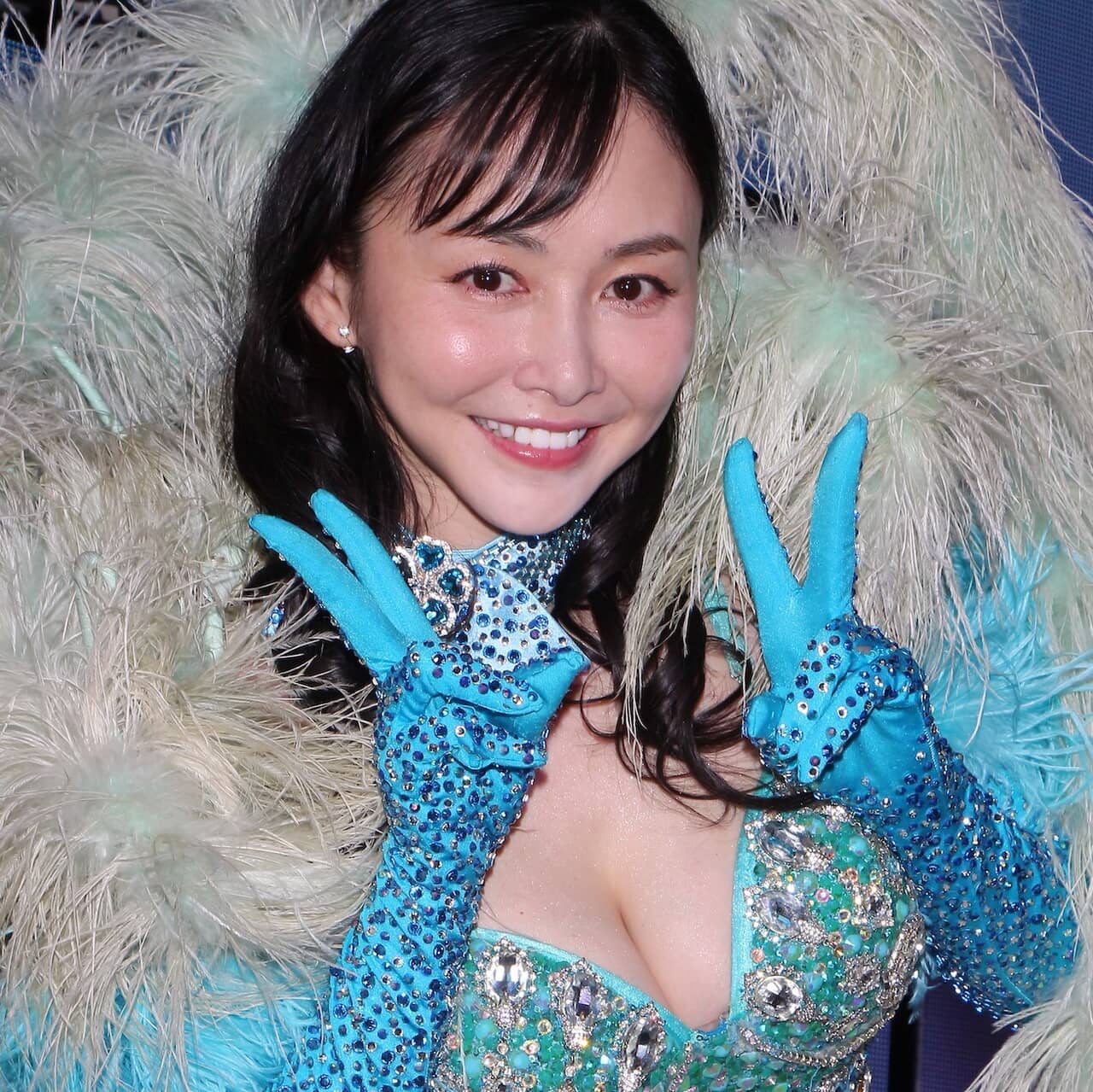 杉原杏璃、バーレスク東京とのコラボ過激衣装とセクシー巨乳が話題！