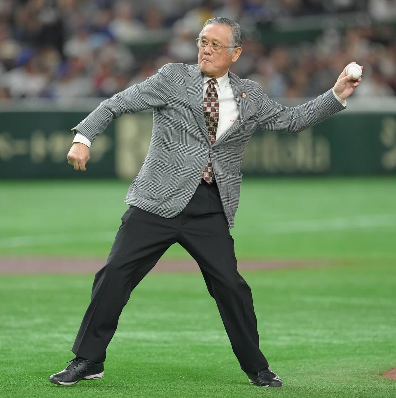 「81歳日本人、ヤンキースタジアムで始球式」の衝撃。見事なストライクにスタンドからは大きな拍手が