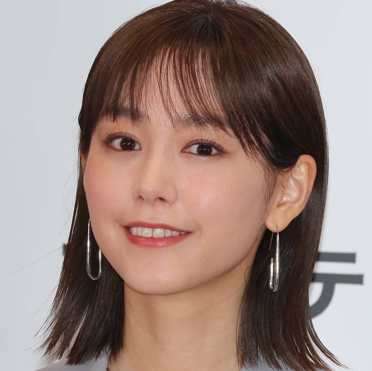 人事部長に任命された女優・桐谷美玲　クールでクレバーな艶姿にため息