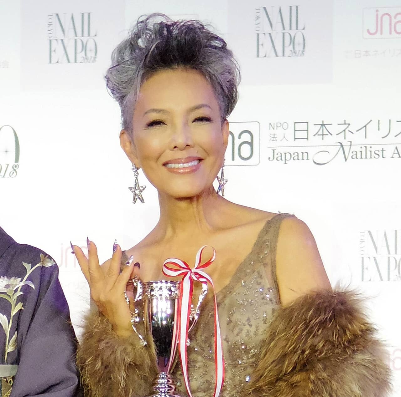 「抱き締め号泣してる自分が居て…」。池畑慎之介が、45年来の親友でもあったマネジャーの死去を報告。亡くな…