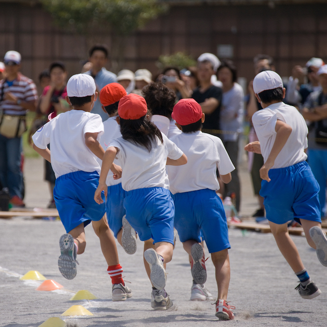 学校は“何でも請負業”か？ 家庭・学校・地域から失われていく「自立性」と「教育力」【西岡正樹】