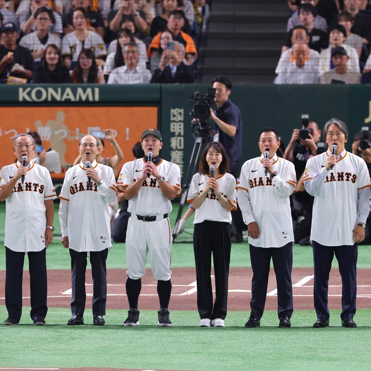 長嶋茂雄さんの追悼試合に豪華メンバー集結。松井秀喜もセレモニアルピッチで投げた